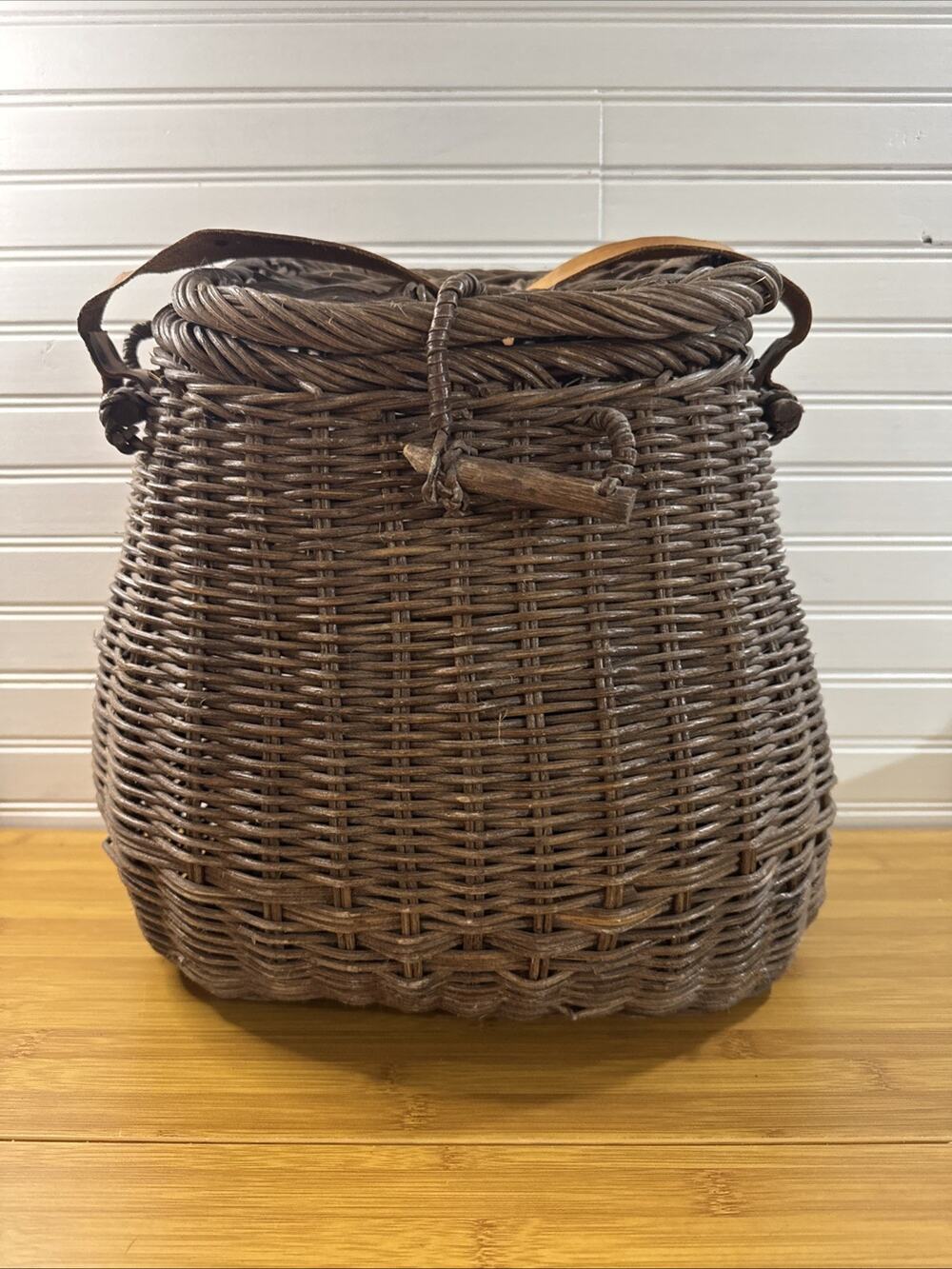 Vintage Wicker Fly Fishing Creel Basket Leather Strap Cabin Decor